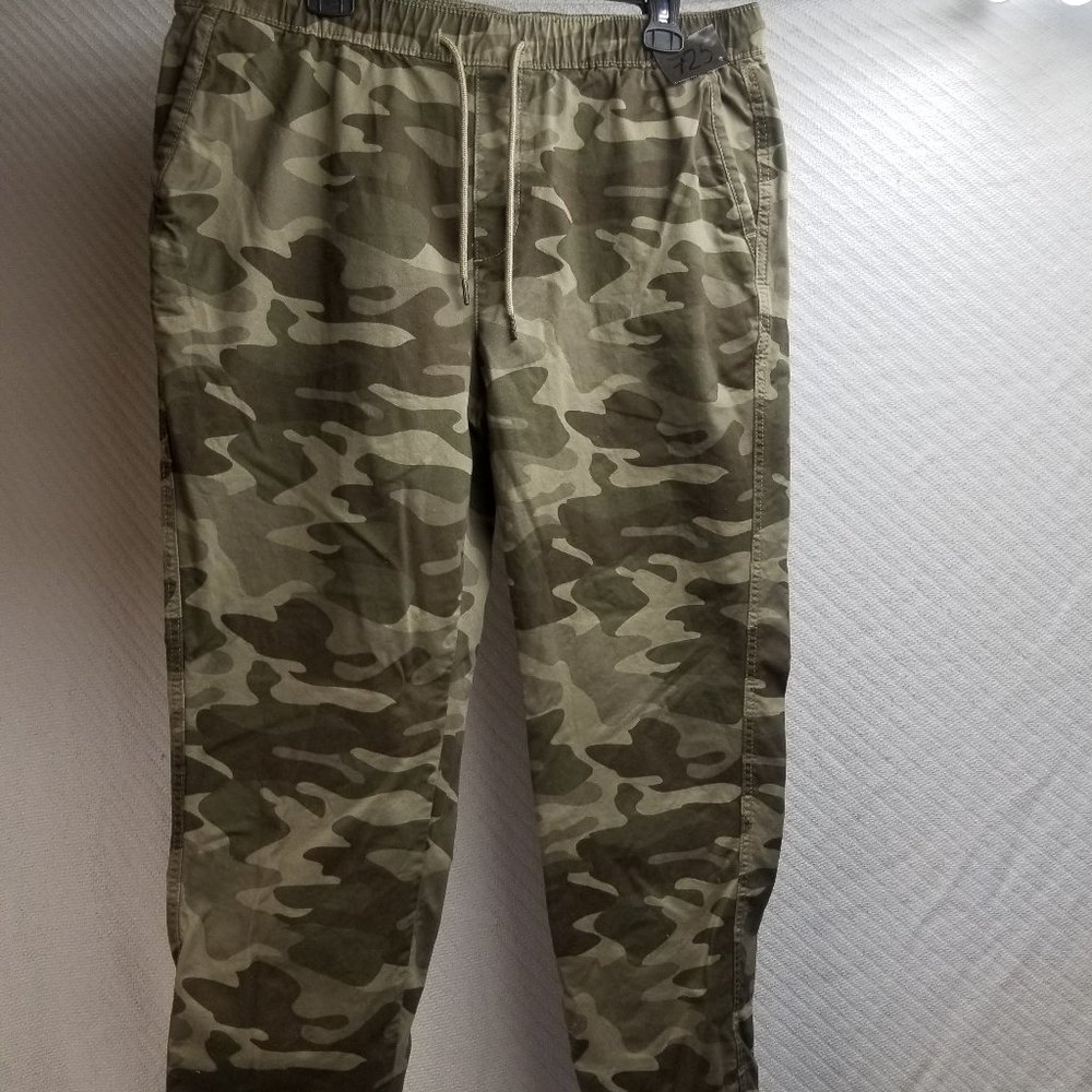 725 - George L(36-38) Camo Jogger